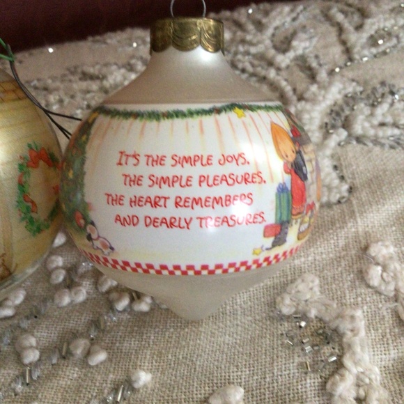 Vintage 2 Hallmark Precious Moments Collectible Ornaments Dated - Picture 4 of 6